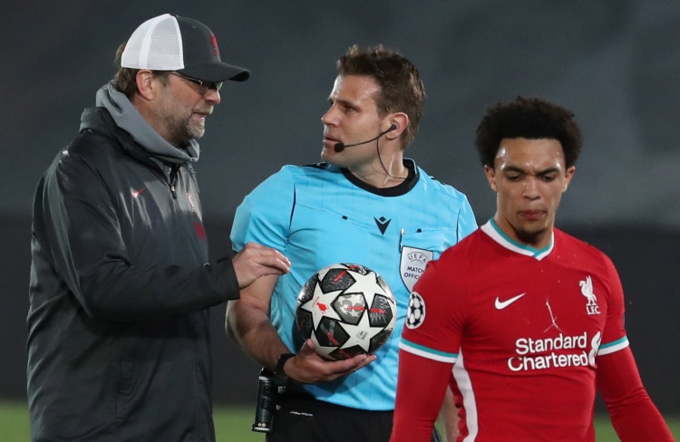 04年科比场均22.6分湖人不敌活塞，09年终于夺冠，中间湖人输过谁